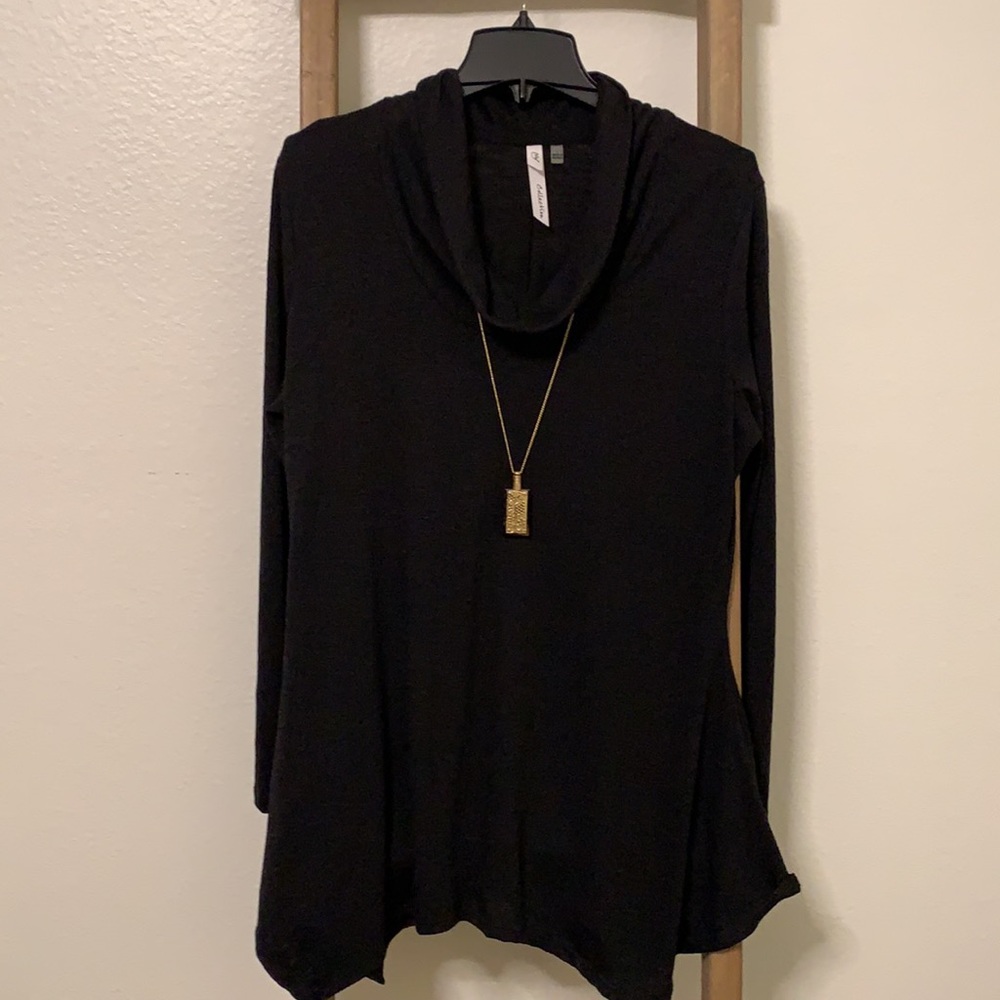 Women’s long sleeve top
